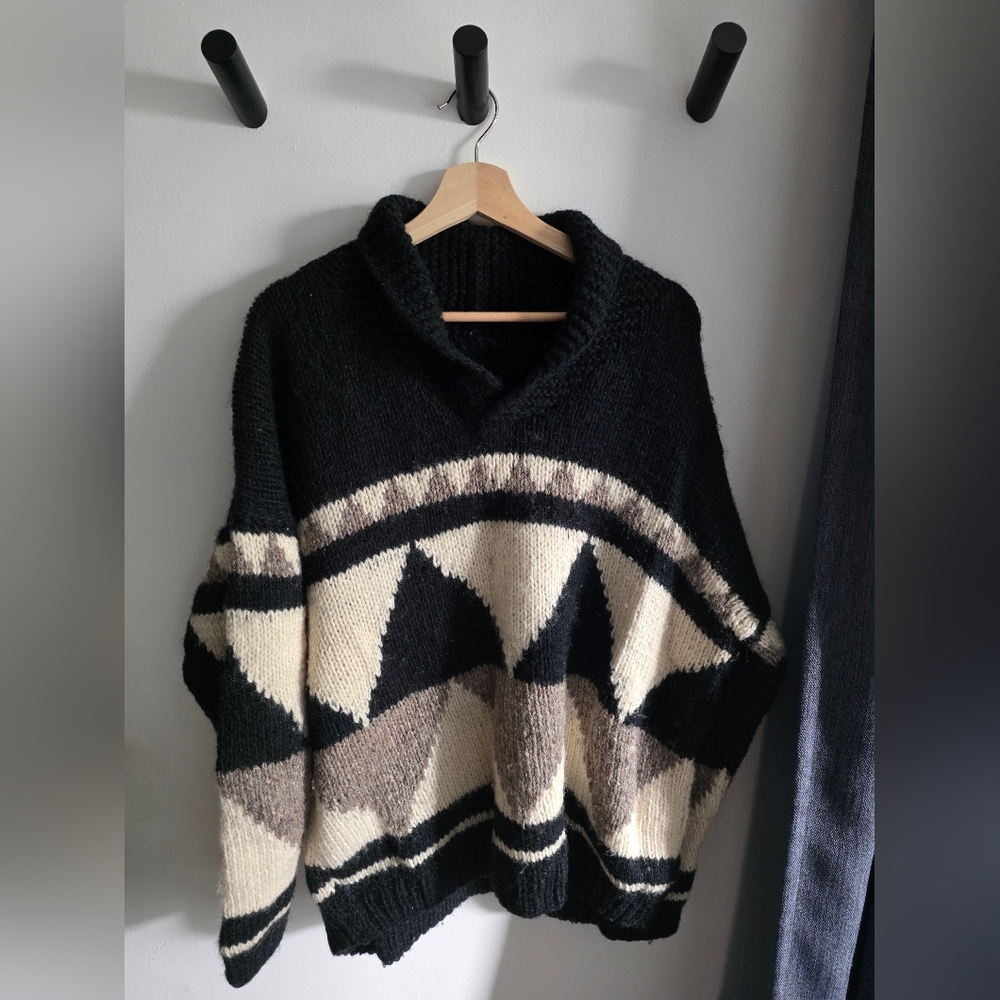 Vintage Handmade Wool Sweater/L To XL/Black An White/Modernist Style Pullover